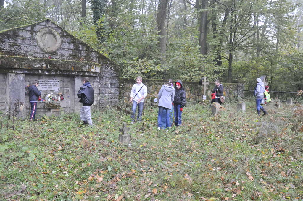 Porządkowanie grobów